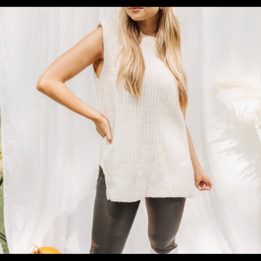 Sweater vest/ acrylic knit sweater